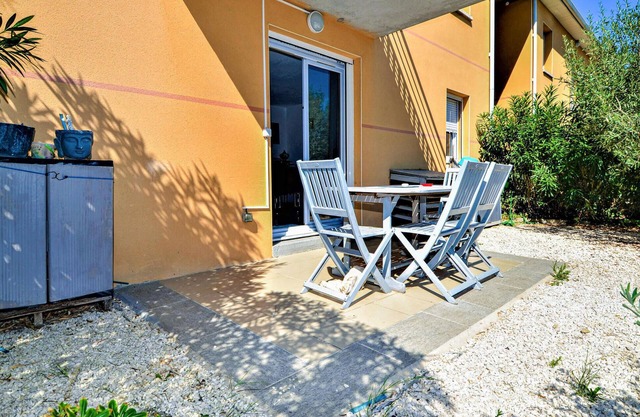 Lovely apartment in Orange with kitchen