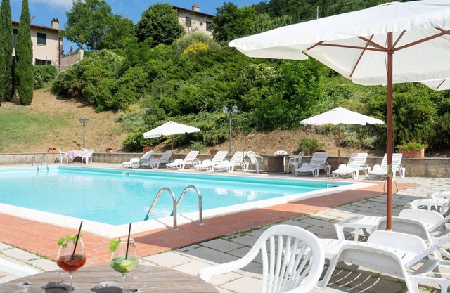 Lovely apartment in villa for 4 people with pool, WIFI, TV, patio, pets allowed and panoramic view