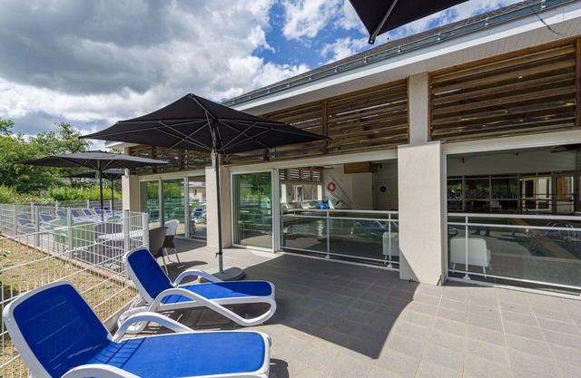 Lovely apartment in villa for 3 people with internet, pool, TV, terrace and pets allowed