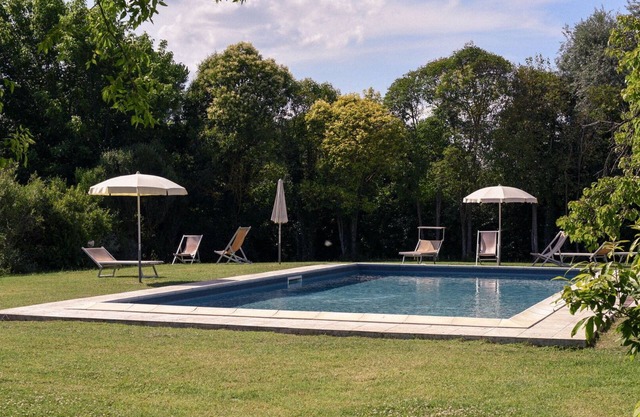 Lovely apartment in villa for 2 guests with WIFI, A/C, pool, TV, pets allowed and parking