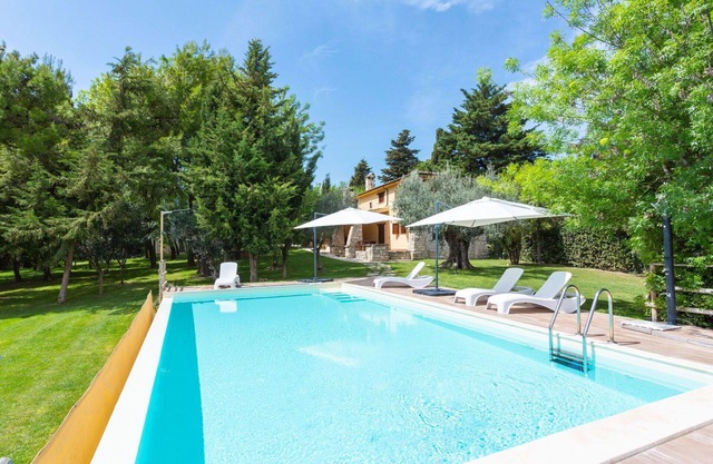 Lovely apartment in villa for 6 guests with WIFI, pool, TV and terrace