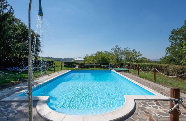 Lovely apartment in villa for 6 people with pool, WIFI, terrace and pets allowed