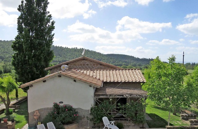 Lovely apartment in villa with pool, WIFI, TV, patio, pets allowed, panoramic view and parking