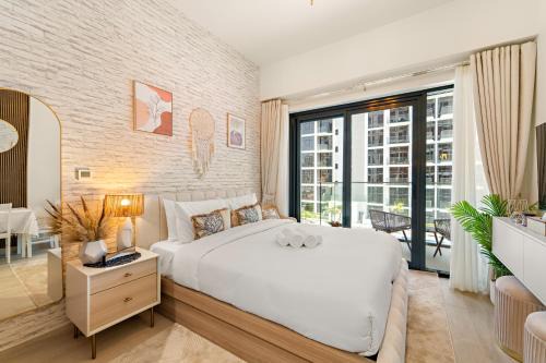 Lovely Apt Near The Burj with Pool, Gym & BBQ Area