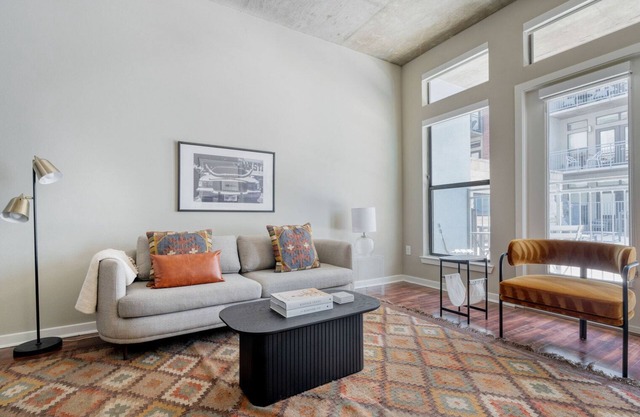 Lovely Barton Springs 1BR w/Gym, Pool & W/D, nr downtown, by Blueground