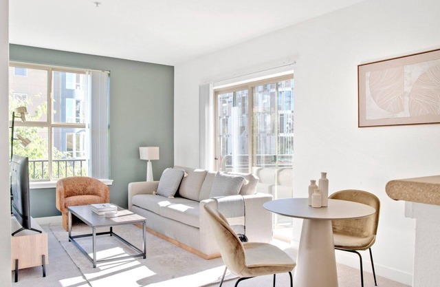 Lovely Bellevue 1BR w/W/D, Gym & Lounge nr Downtown Park, by Blueground