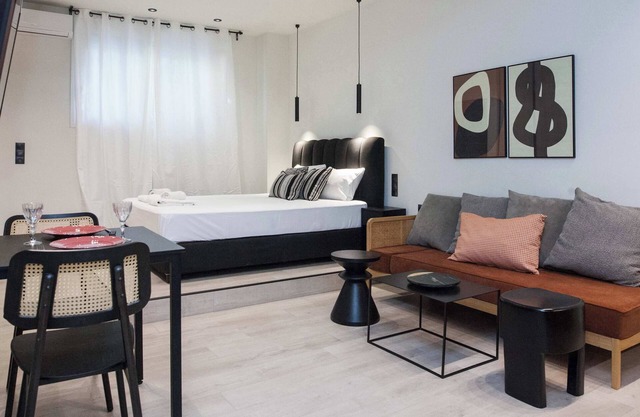 Lovely Brand New Studio near Victoria Metro