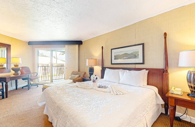Lovely condo on third floor with amazing resort pools, gym, spas, & restaurants
