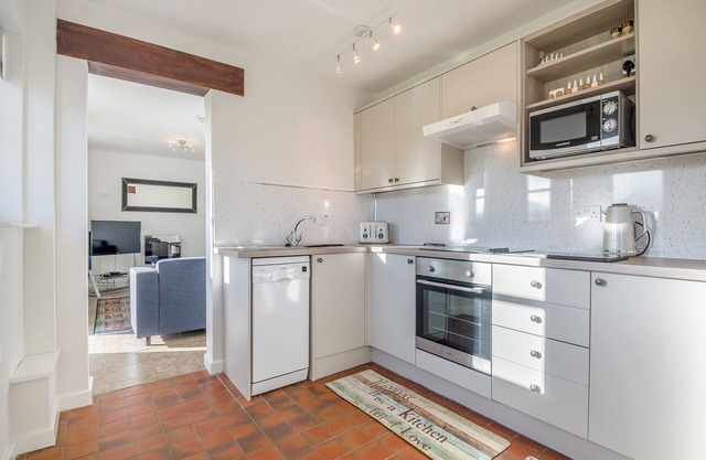 Lovely, detached cottage with fabulous views of the Black Mountains and Brecon Beacons.