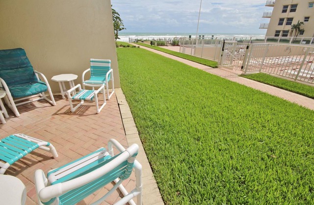 Lovely Ground Floor Condo with Beautiful View of the Pool and Ocean