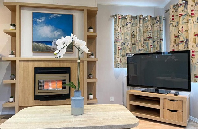 Lovely Holiday Home at Lyons Caravan Park!