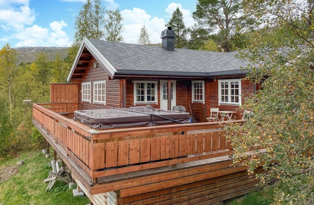 Lovely home in Bjorli with WiFi