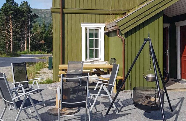 Lovely home in Bjorli with WiFi