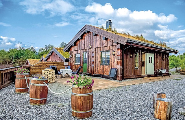 Lovely home in Ikornnes