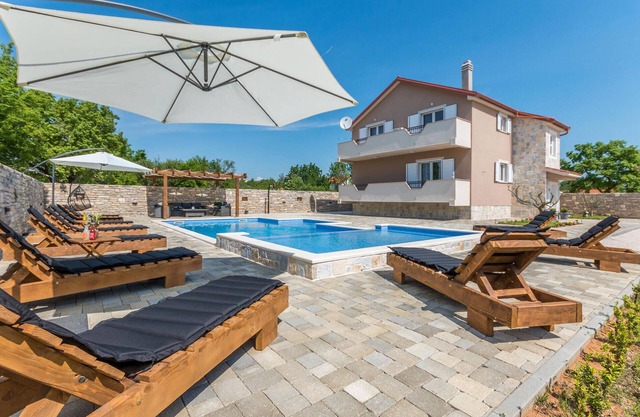 Lovely home in Perusic Donji with WiFi
