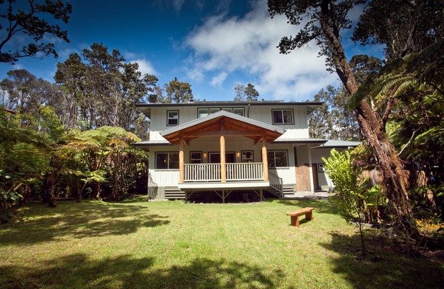 Lovely home with hot tub near Volcano National Park