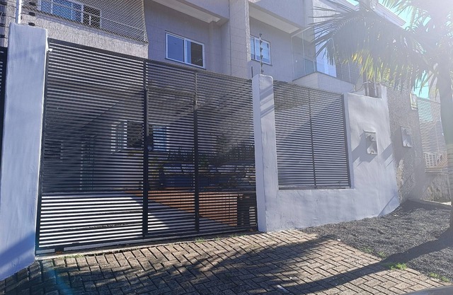 Lovely house with 4 bedrooms, pool, wi-fi, air conditioning and parking!