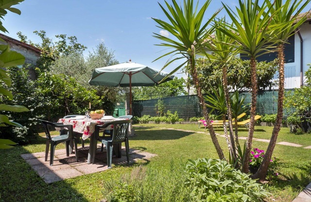 Lovely apartment in villa for 6 people with TV and patio