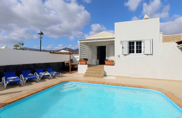 Lovely Lanzarote Villa | 4 Bedroom | Villa Joanne | BBQ & Private Pool | Puerto.