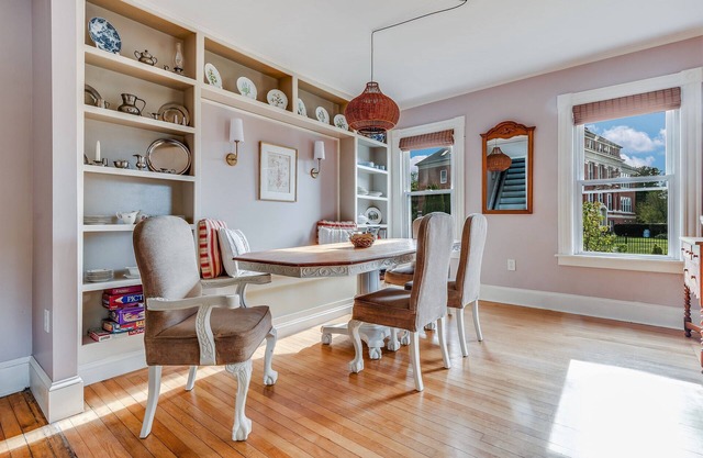 Lovely & Light-Filled Victorian Townhouse with Luxury Amenities