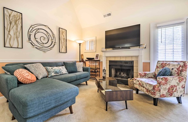 Lovely Norwich Villa, On Golf Course w/Amenities!