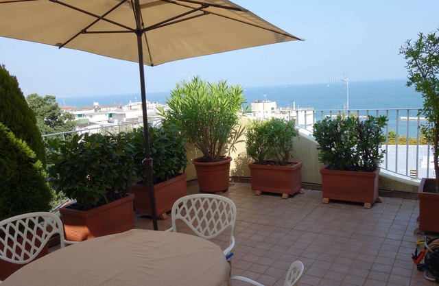 Lovely PENTHOUSE with large terrace with sea view.