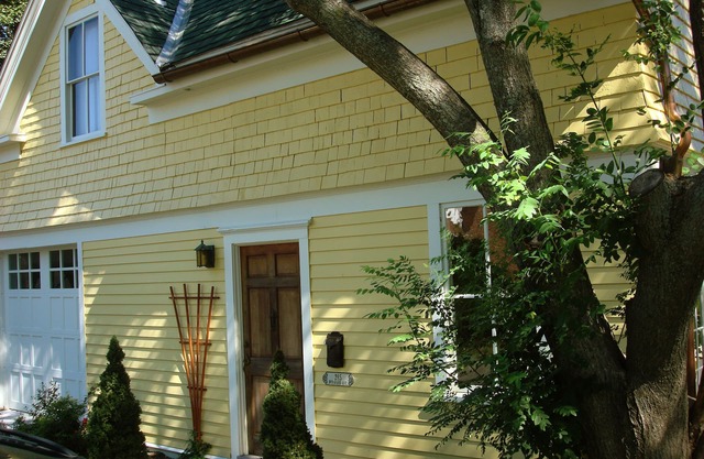 Lovely private Carriage House on Historic Property
