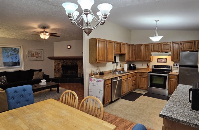 Lovely Ranch Home in South Anchorage Close to UMED, Pet Friendly! 🐕🐈‍⬛🐾