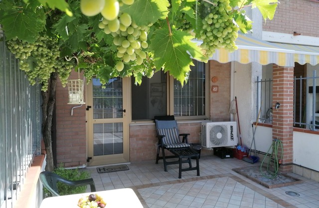 Lovely renovated and air-conditioned terraced house just a few steps from the sea