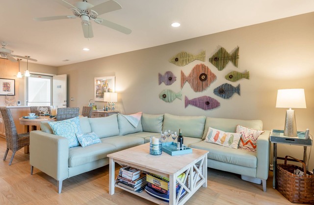 Lovely Seabrook Villa 2BR, Marsh Views! Pool Access! Elevator!