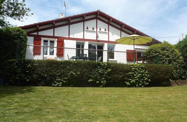 Lovely, traditional and independent basque in a peaceful location