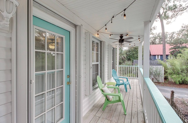 Lovely Tybee Island Home w/Deck < 1 Mi to Beach!