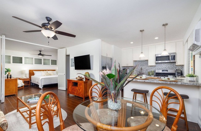 🌴Lovely Unit | AC | Partial Ocean View | Kona Mansions E333🌴