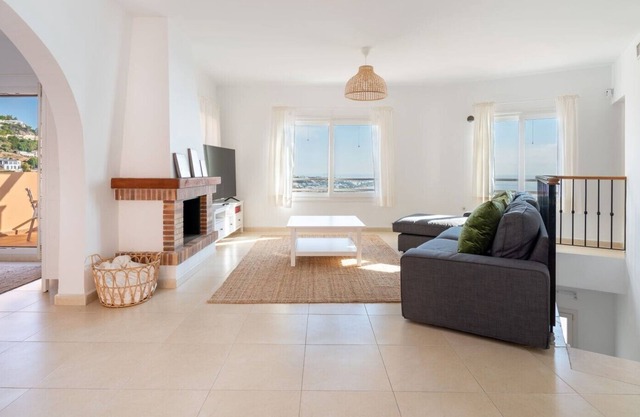 Lovely villa with breathtaking sea views and private pool