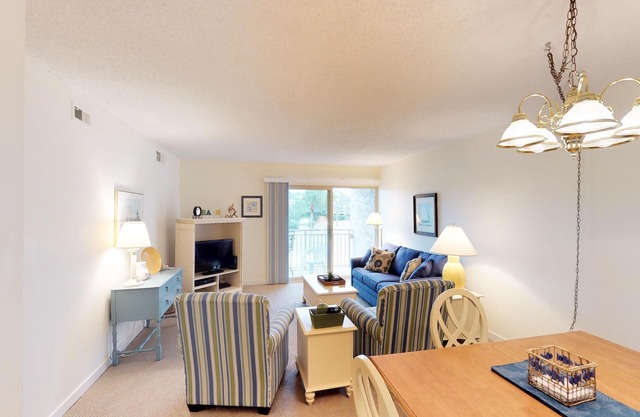 Lovely villa with central AC, and easy beach access