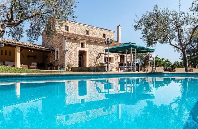 Lovingly Restored Traditional Stone House, A/C Private Pool, Large Gardens just minutes to Búger!