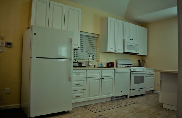 Low cost Luxury Brand New Private one Bedroom in Woodland Hills, CA