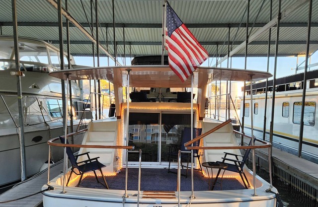 Low week-night rates! Vintage houseboat. Walk to UT & downtown Knox.