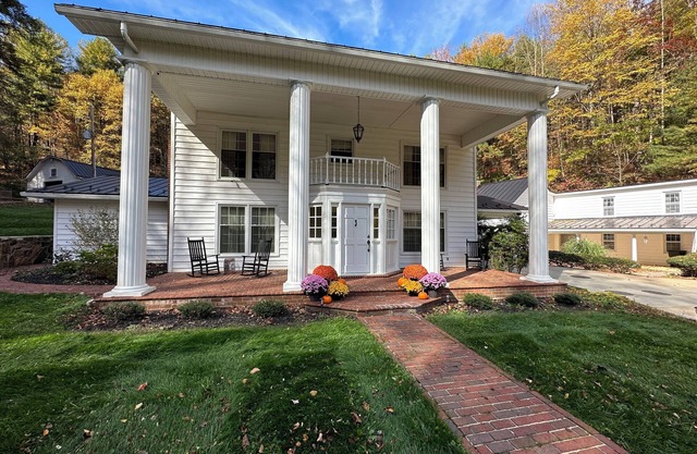 Lowell's Hollow countryside estate nestled in Virginia's Blue Ridge Mountains