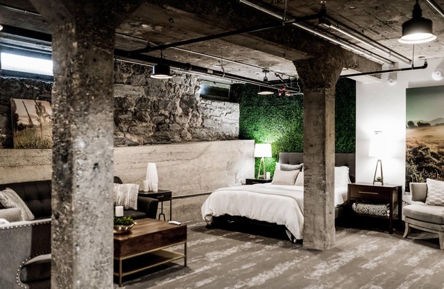Lower Flat Luxury Suite - 920 SQ FT - Perfect Launchpad for any Adventure