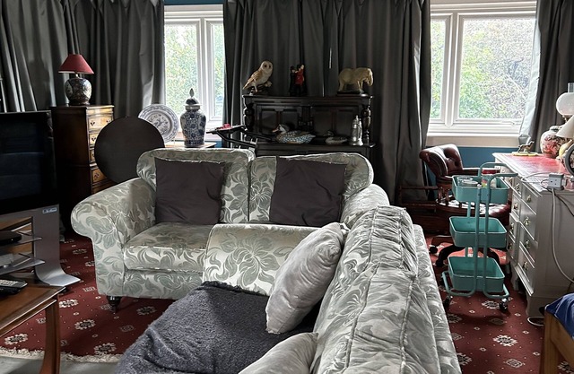 Lowri Cottage Hotel