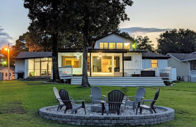 Lu Juan Pt. · A Shore Thing-LAKEFRONT/Hot Tub/? pit/Movie Room