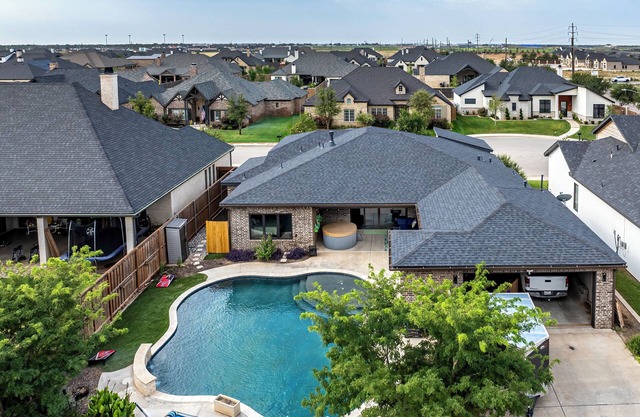 Lubbock's Modern Oasis Pool/Hot Tub Gorgeous home