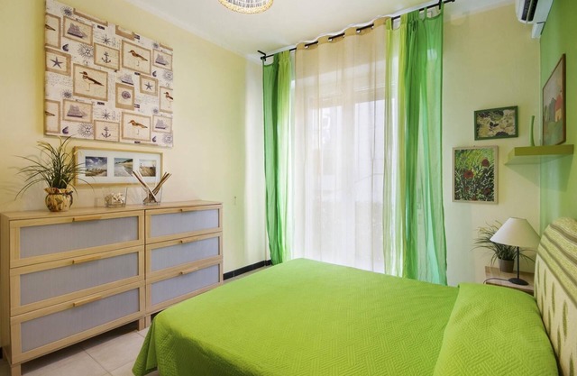 LUDOVICA: centrally located,150 mt from sea. Private parking. Air Condtioning