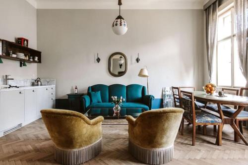 Lujza Vintage Apartment 3 BEDROOM, 1 LIVINGROOM, 2 BATHROOM FREE AC 75sq DT Wifi