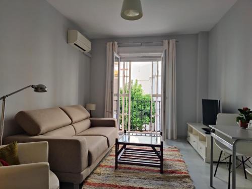 Luminoso Apartamento Exterior con Balcón y Patio en Centro Histórico Feria-Alameda