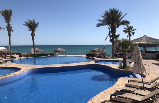 Luna Blanca Villa: spacious 3 bedroom 3.5 bathroom, over 3200 Sq Ft