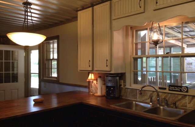 LUNKER BUNKER*Scottsboro/Lake Guntersville-near Goosepond;sleeps12; Boat parking