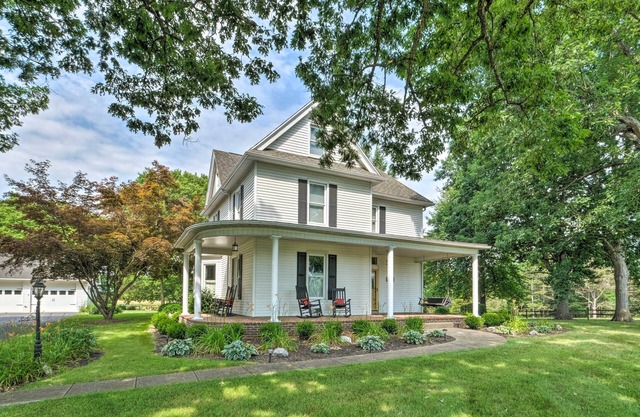 Lush, Modern Farmhouse w/Mtn Views & Sunroom