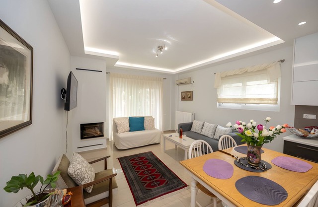 "Lux 1-bedroom condo-L&L Refuge"